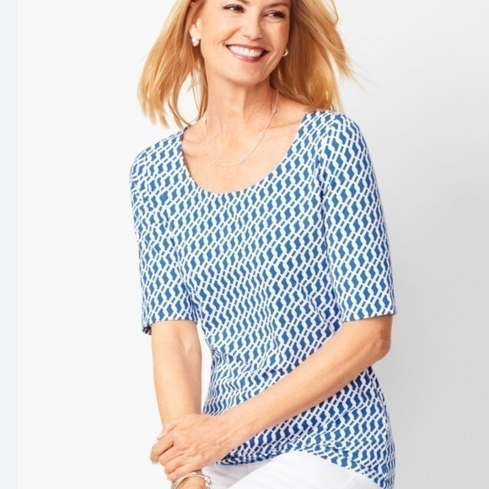 TALBOTS PLATINUM JERSEY SCOOP NECK TOP, BLUE WHITE GEO PRINT SHORT SLEEVE, SMALL